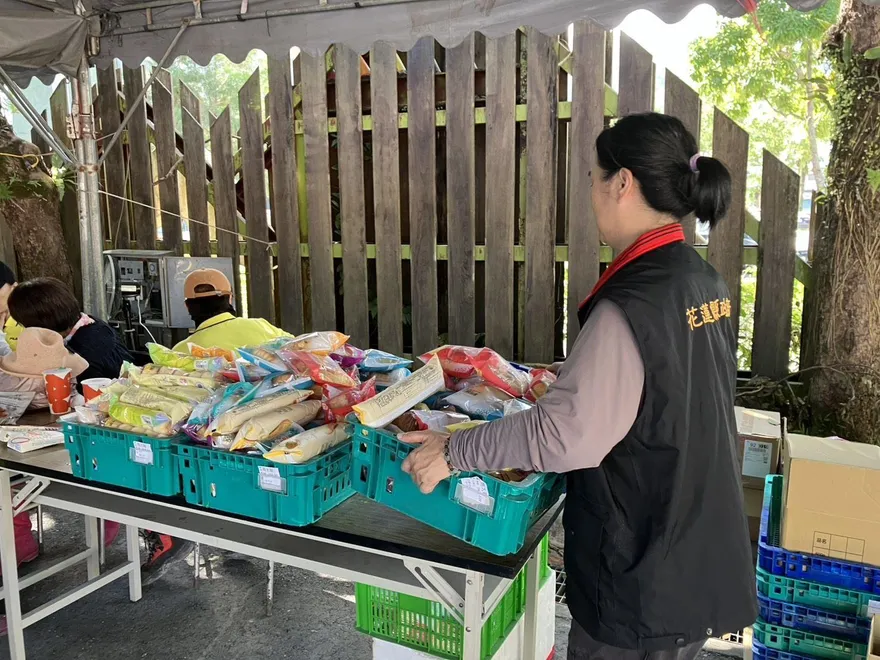 鏟子超人吃飽喝足再上工！　花蓮縣府發早午餐：光復車站前領