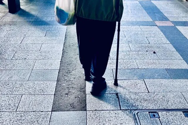 老婦給身障兒「嘴塞萬元紅包」悶死遭判刑　法官建請總統特赦