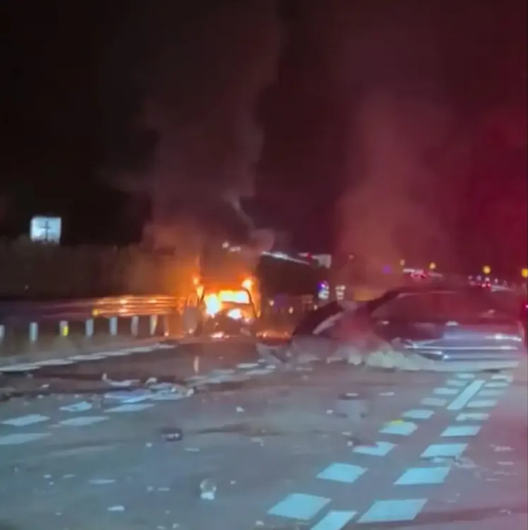連假出遊遇悲劇！廣西連環車禍5死傷　一家人「女兒亡妻燒傷」