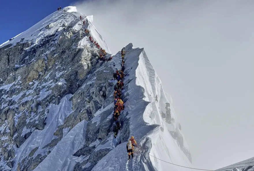 暴雪襲擊聖母峰！千名登山客受困有人失溫　央視：350人獲救