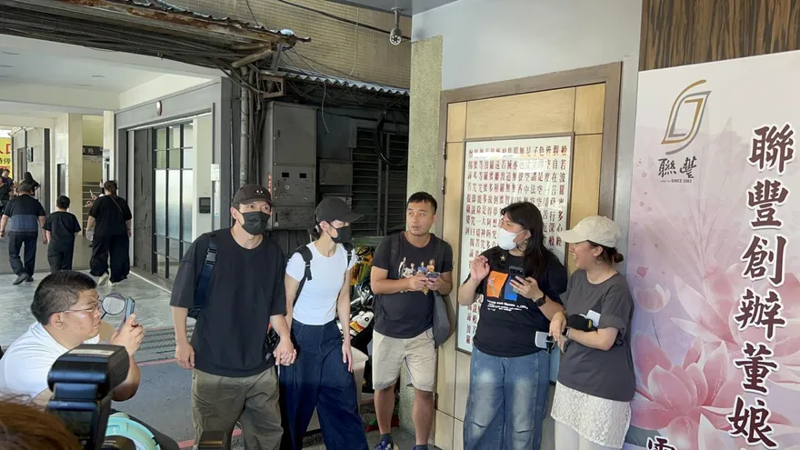 顏正國雙十冥誕！李千娜、黃尚禾連3天赴靈堂　唐振剛也來了