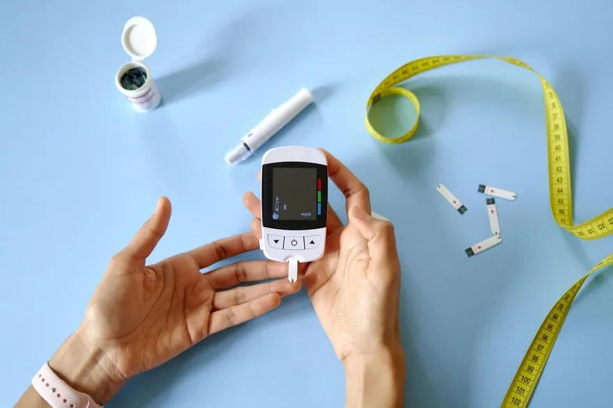 餐前喝醋、冷水沖澡！醫曝「五秘訣」穩定血糖