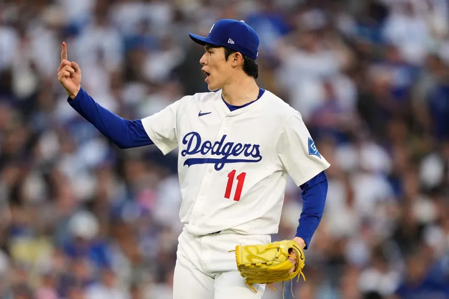 MLB/這椅子有男人味...佐佐木朗希賽後搞笑動作　網：有潔癖