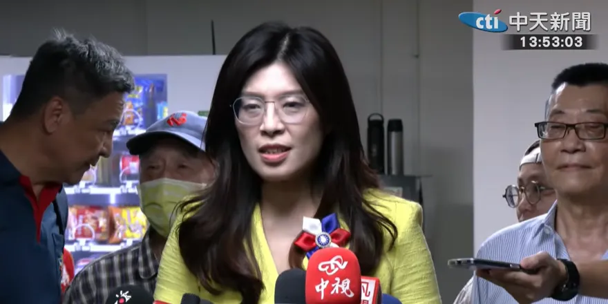 遭爆助講反罷「收車馬費」　鄭麗文直球對決：人在做天在看