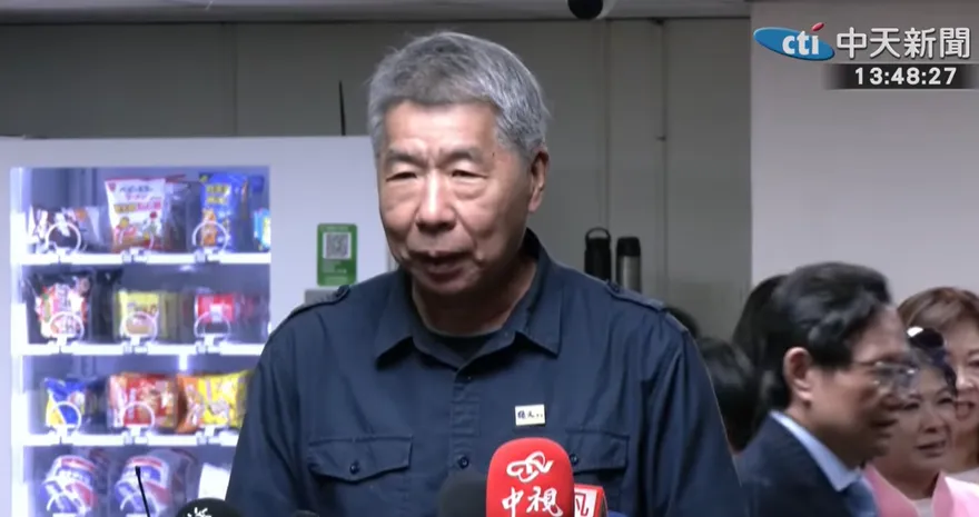 指郝龍斌兩岸政策像小學生作業　張亞中約戰「一對一辯論」