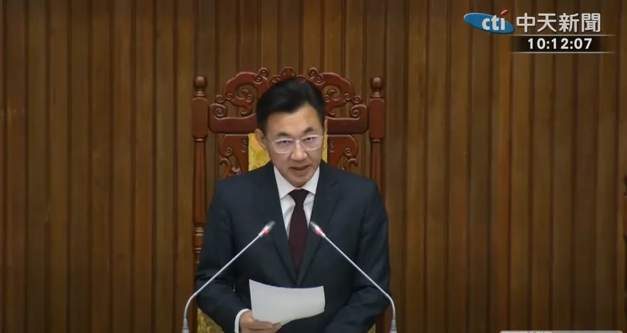 祝賀鄭麗文當選主席！江啟臣：盼堅守國父信念努力前進
