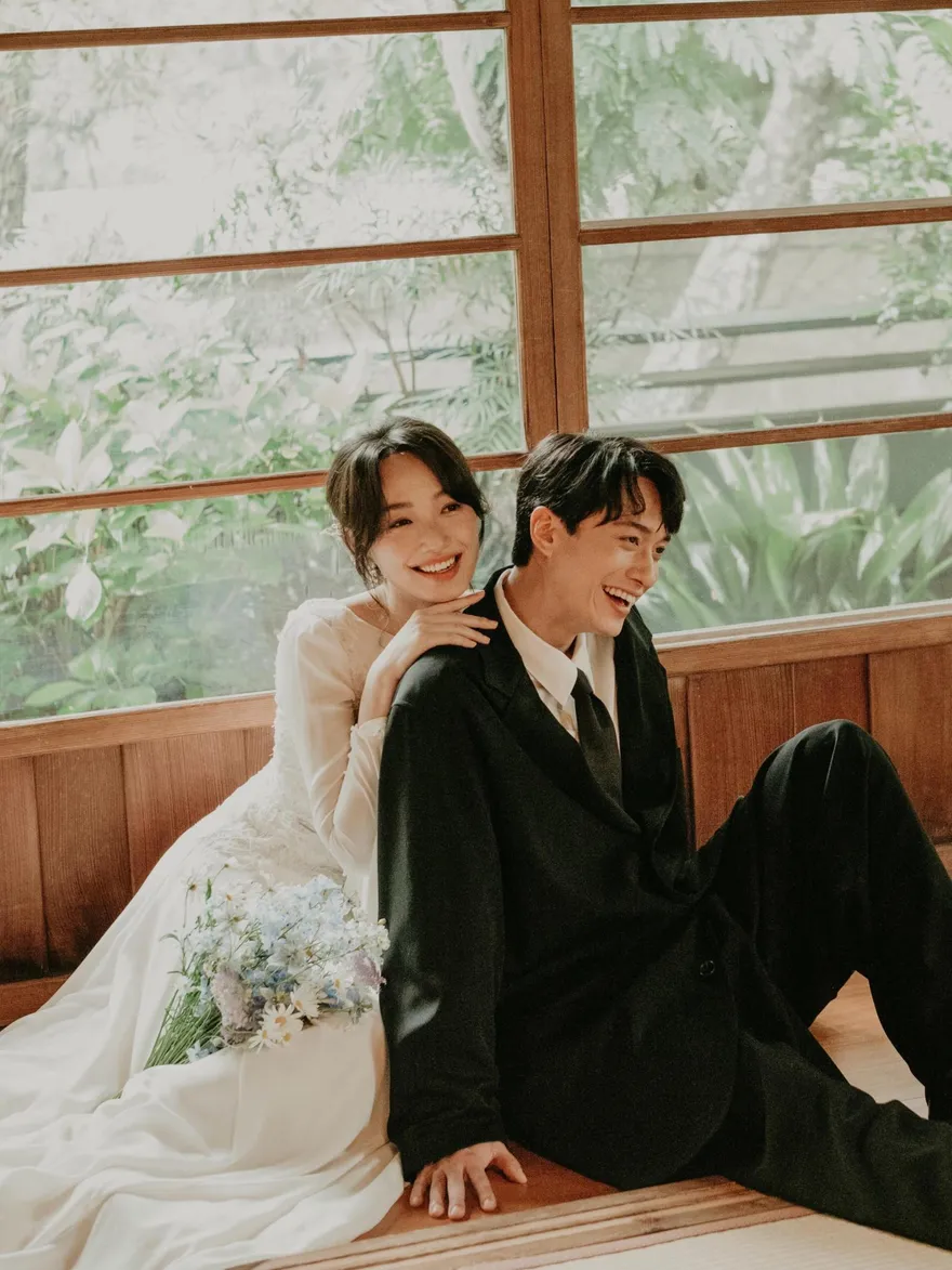 香港男神劉俊謙宣布結婚　甜曬和蔡思韵絕美婚紗照