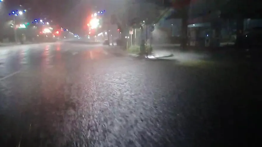 南部天空不平靜！台南、高雄入夜強降雨來襲　氣象署示警
