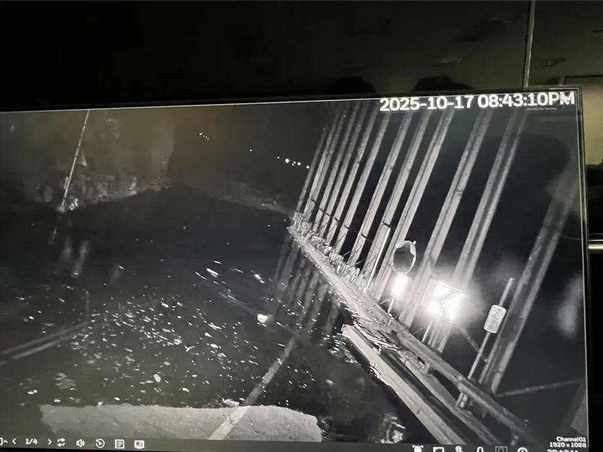 影/立霧溪燕子口堰塞湖溢流淹路面　10/18早上執行壩體降挖