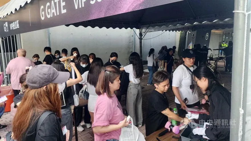 BLACKPINK高雄開唱！進場延後近1小時引大批粉絲不滿