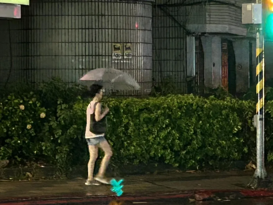 雨彈升級「3縣市豪雨轟到明天」　新北汐止雨量達注意值
