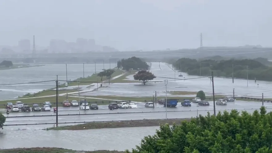影/立入禁止！二重疏洪道慘成河道　封閉範圍曝光