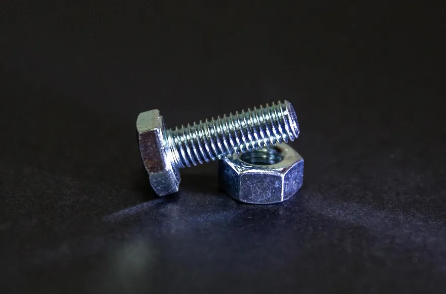 印男腹痛吃不下就醫　一照X光滿肚子金屬「猶如五金行」