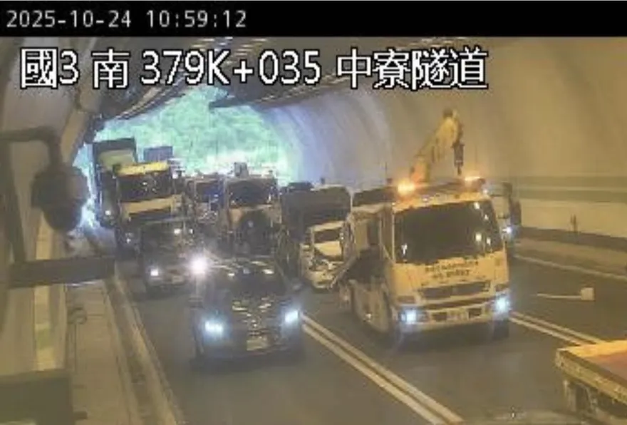 國3中寮隧道車禍！　7車追撞卡中線車道