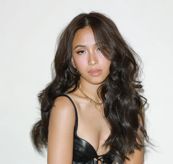 年僅19歲！台菲混血網紅驟逝　出身政商世家「曾捲炫富風波」