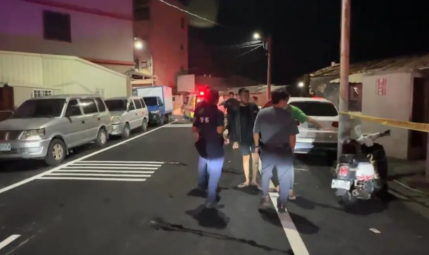 影/高雄仁武深夜鬥毆釀3人送醫　警現場查獲開山刀、球棒