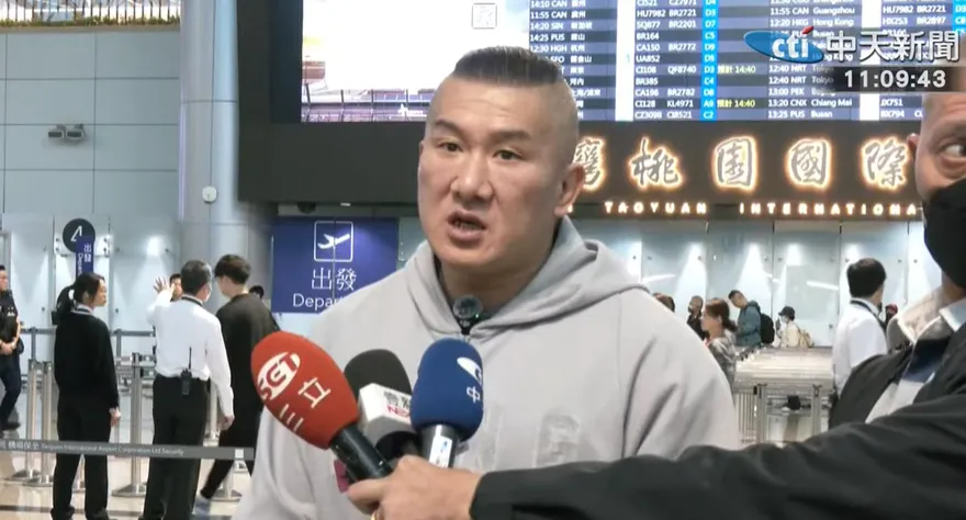 館長直播回應「10年前騷擾」：這麼委屈還回公司月領8萬？