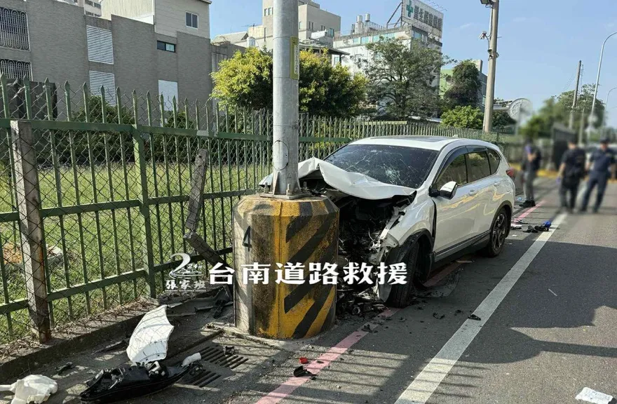 4口家出遊天人永隔！台南25歲父打盹自撞燈桿「女嬰不治」