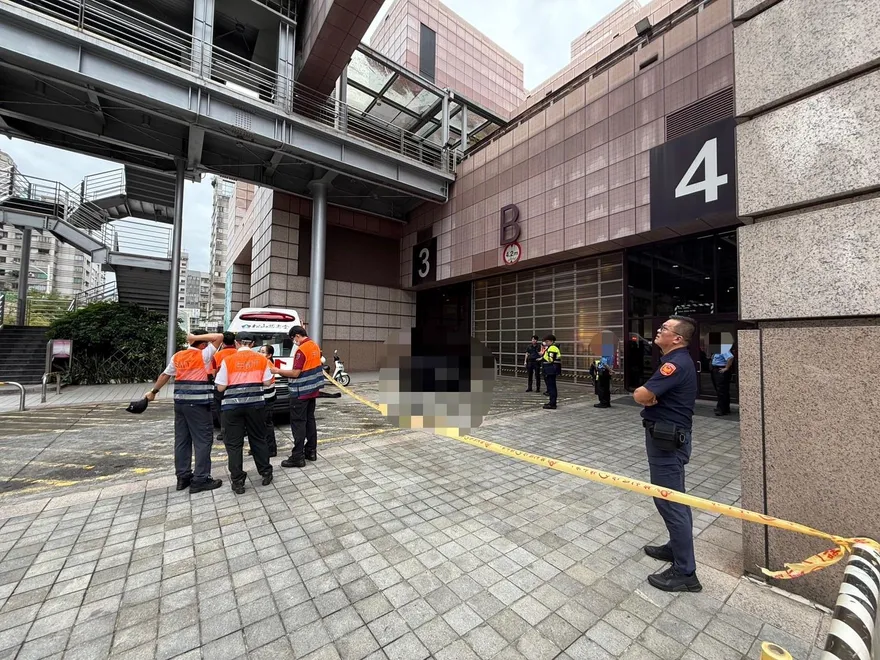 捷運101站出口14歲少年高處墜樓亡　逛街民眾嚇壞