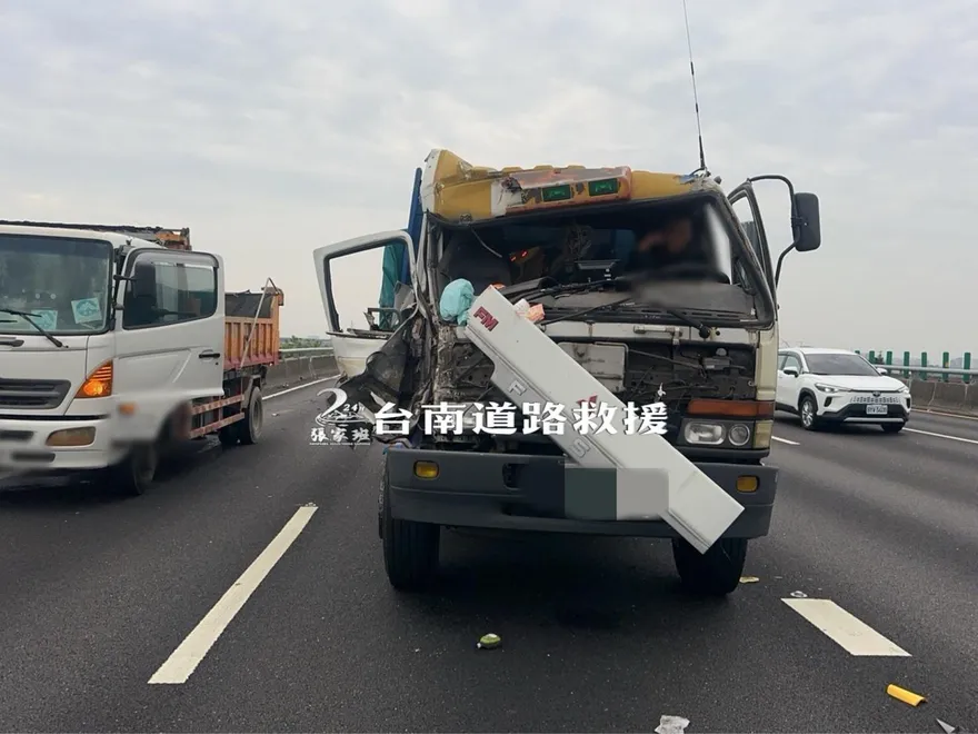 塞爆！國1北上台南段「2大貨車追撞」釀回堵　上班請注意