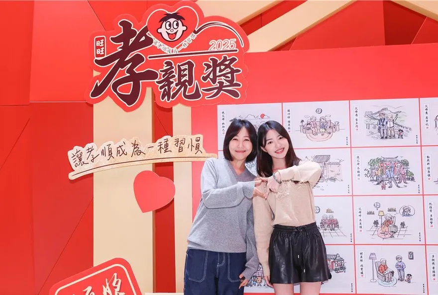 韓菲重返長沙！熟門熟路喝遍手搖飲　媽媽余皓然樂當小助理