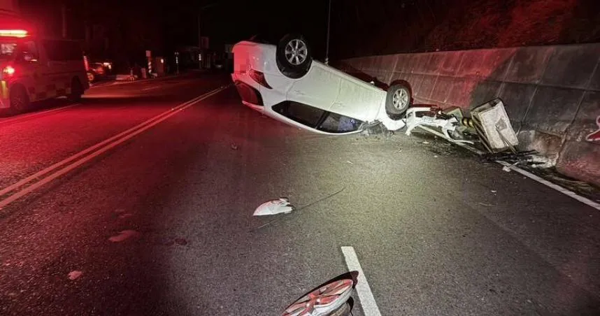 澎湖出事了！酒駕男載2乘客翻車「血濺當場」