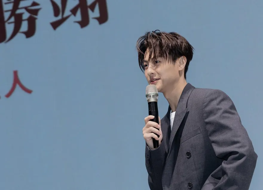 揭王子7年前代言黑歷史　品牌方怒：「沒職業道德」