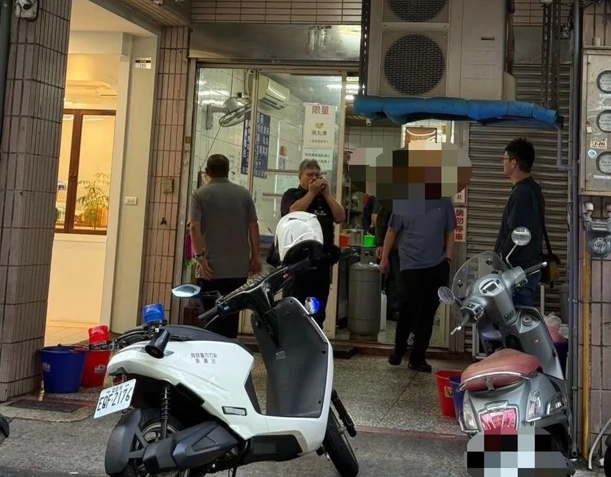新竹知名肉圓店出事！老闆涉家暴「遭上銬帶走」