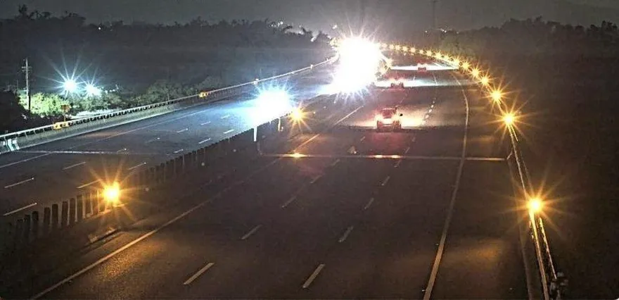 國道行車安全再升級　霧區閃光黃燈11月起新增事故警示