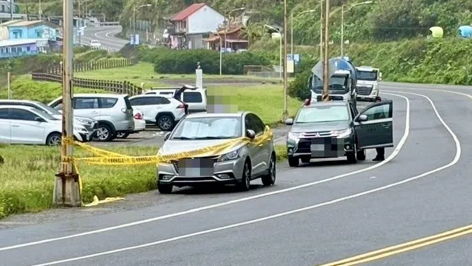 新北瑞芳路邊車輛飄散異味　開門驚見女子死亡多時