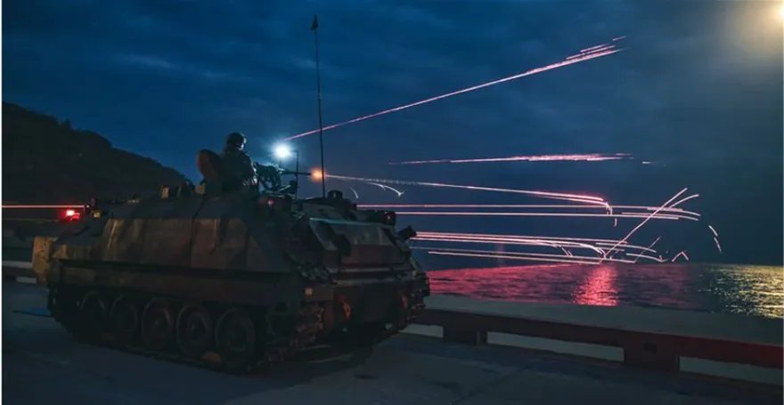 馬祖模擬敵軍夜襲！馬防部雲台操演　實彈火光照亮南竿夜空