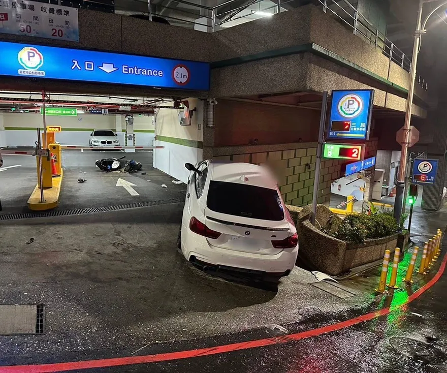 影/淡水慘烈事故！3車撞爛「女騎士命危搶救中」