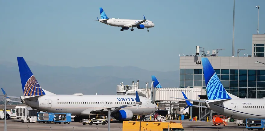 機上343人！紐約機場驚傳「2客機碰撞」　政府停擺鬧航管員荒