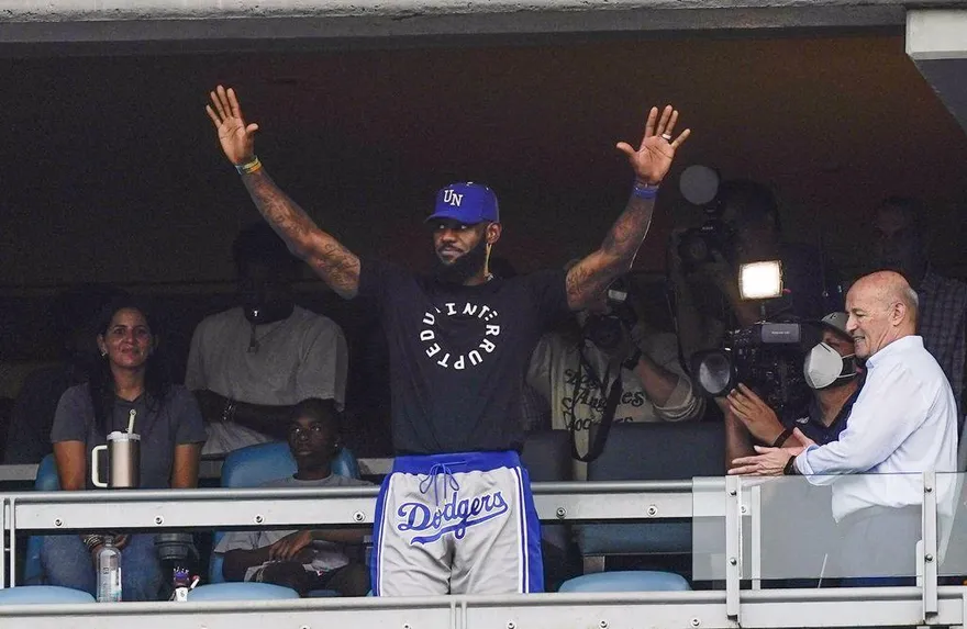 MLB/道奇好萊塢式逆轉二連霸！同城湖人球星詹皇發文祝賀