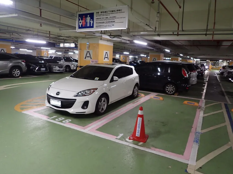 婦幼停車證未蓋有效章遭檢舉　駕駛慘吃「1200元罰單」