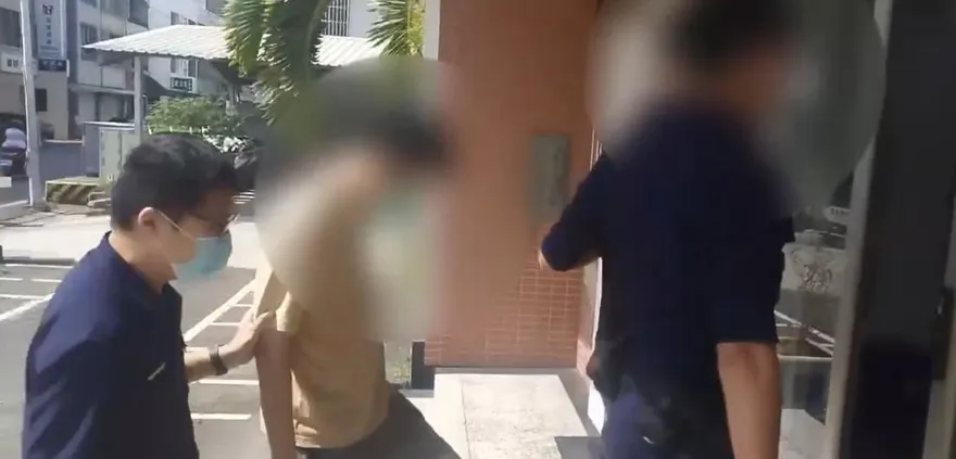 影/高雄出事了！11人釣蝦場「打成一團」濺血　酒瓶、球棒成武器