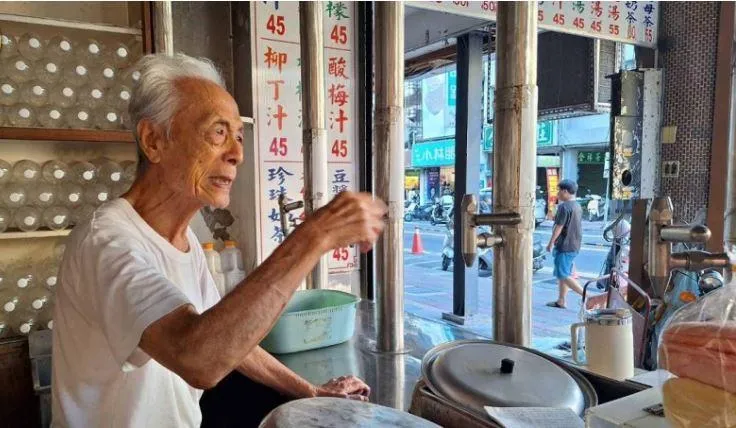 花蓮金三角商圈20店掛租！　鋼管紅茶老闆：一天只賣20杯