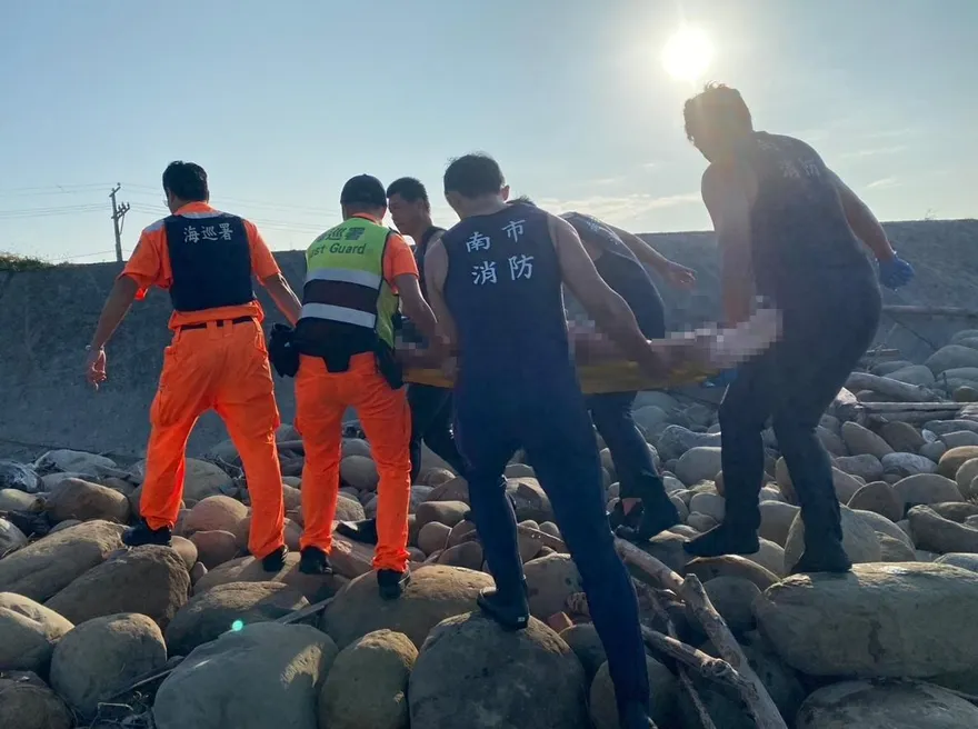 台南曾文溪口「月牙灣道」31歲男漂浮水面　明顯死亡