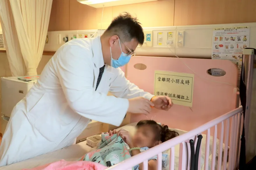 5歲童染A流併發腦炎意識不清　中西醫合治四週奇蹟康復