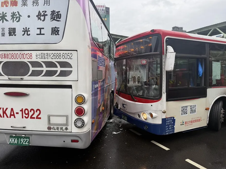 北市大同區2公車擦撞　1乘客頭部受傷送醫