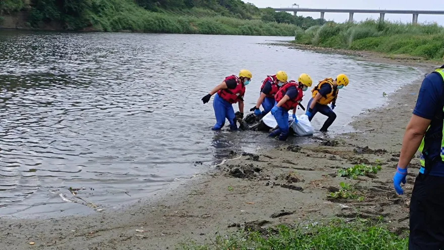 苗栗後龍溪驚傳男溺斃　警通知家屬認屍