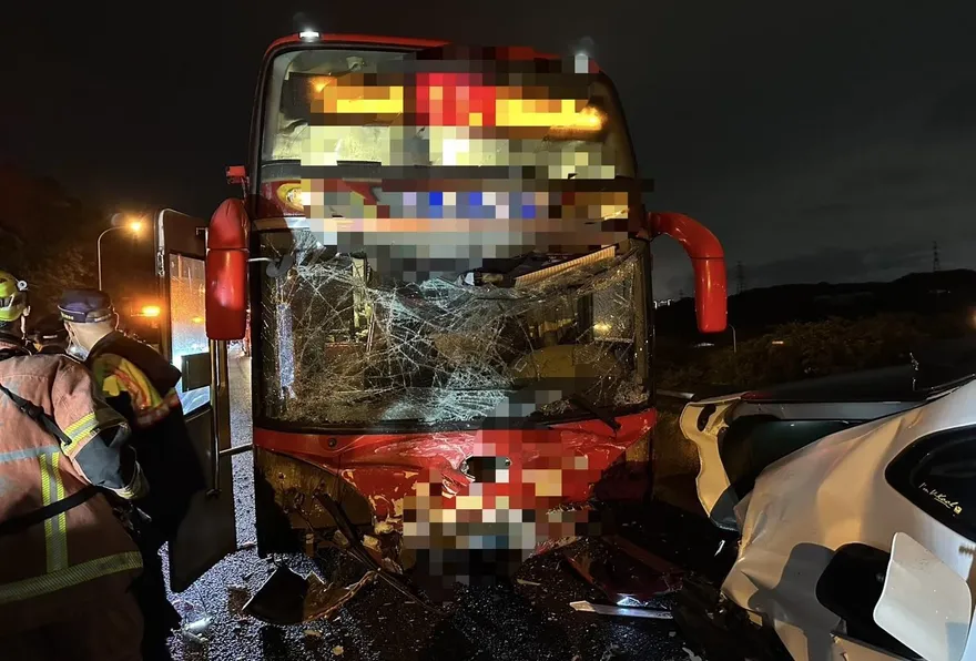 影/國1五楊高架桃園段連環撞　3輕傷1命危