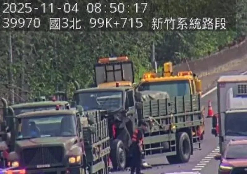 影/陸軍運輸群車隊「2軍卡追撞」　國3新竹系統塞爆