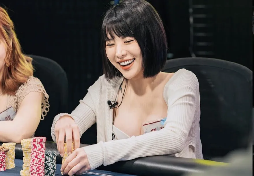 影/警破德州撲克賭場逮10人　賭客驚見爆乳網紅