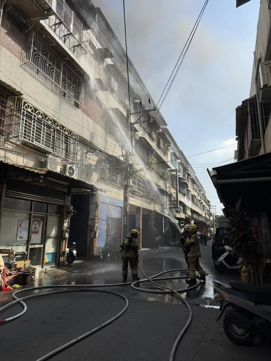 高雄仁武5層樓公寓驚傳火警　幸無人受困、傷亡