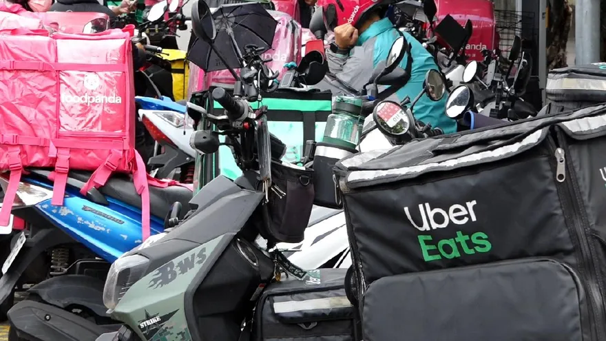 勞動部預告外送員專法草案！時薪保障245元　罰則獨漏店家