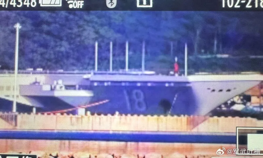 福建艦已入列？習近平昨抵三亞　網傳掛旗照、紀念封露玄機