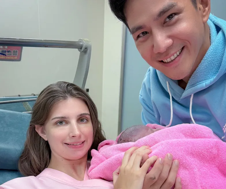 恭喜！佳娜、祖雄喜迎2胎　曬「胎盤拓印照」報平安