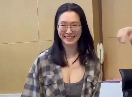 太子集團豪乳特助劉純妤社群自介「腳踏實地」　遭網狠酸