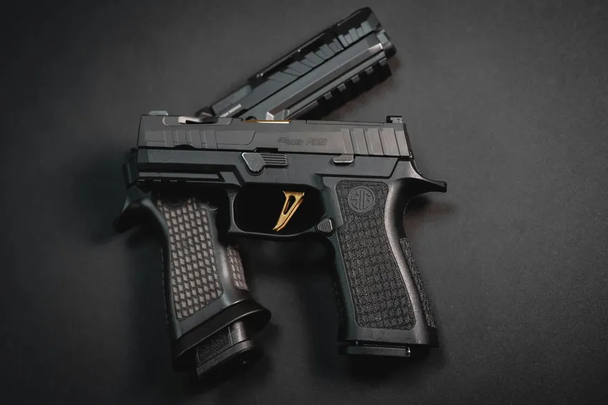 美6歲男童開槍射穿女教師胸口！校方被控疏忽判賠3億